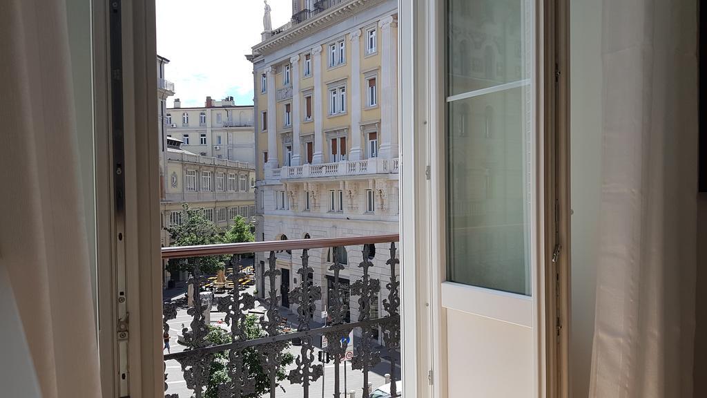 Trieste Center Rooms & Apartments - Fiori Di Трієст Екстер'єр фото